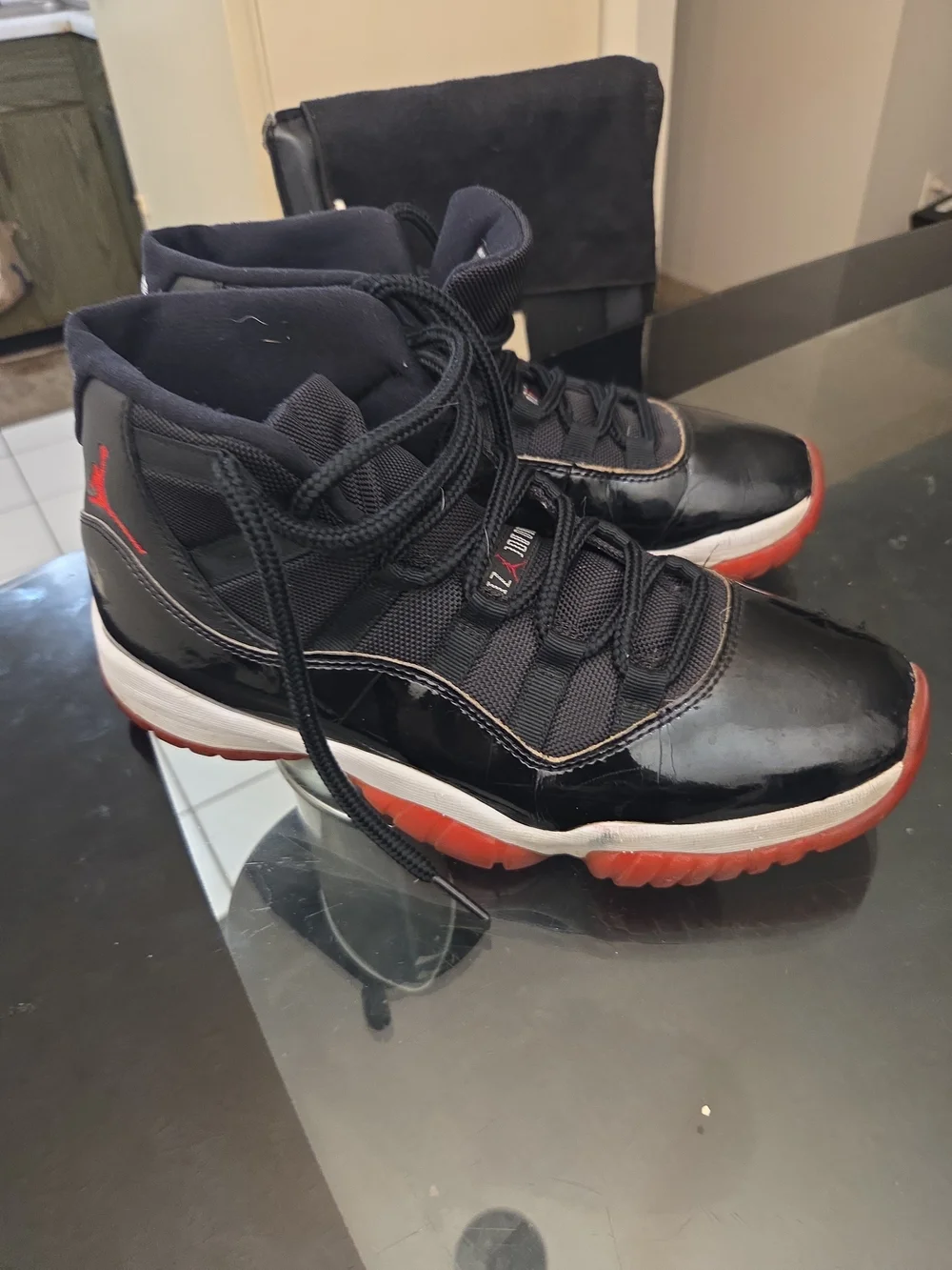 Jordan 11 Retro Bred Mid Top Lace-Up Sneakers Black Red White Men Size 9.5